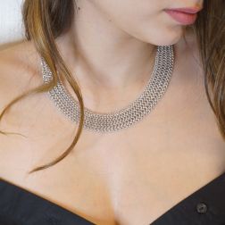 Collana Magnificent oro bianco grande indossata
