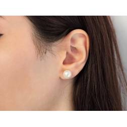 Orecchino Perla 10mm oro Bianco foto indossata