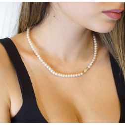 Collana Perle Barilotto Diamantato Oro Giallo indossata