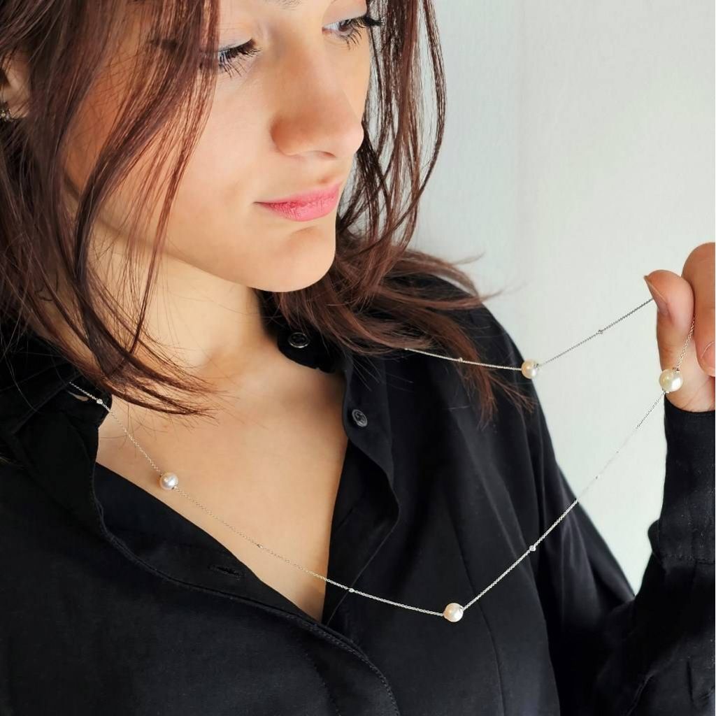Collana Lunga 96cm Perle Akoya e Diamanti in Oro Bianco foto indossata
