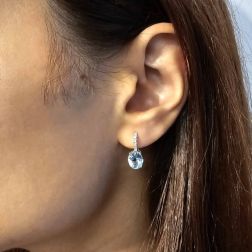 Orecchini monachella Acquamarina 9mm x 7mm e Diamanti foto indossata