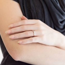 Solitario Band 0.08ct foto indossata