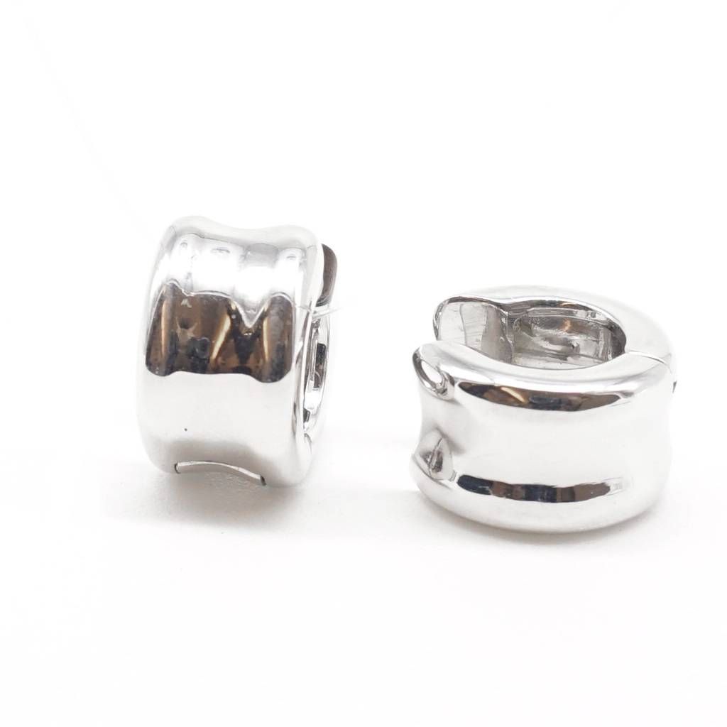 Boccole tonde con incavo in oro bianco