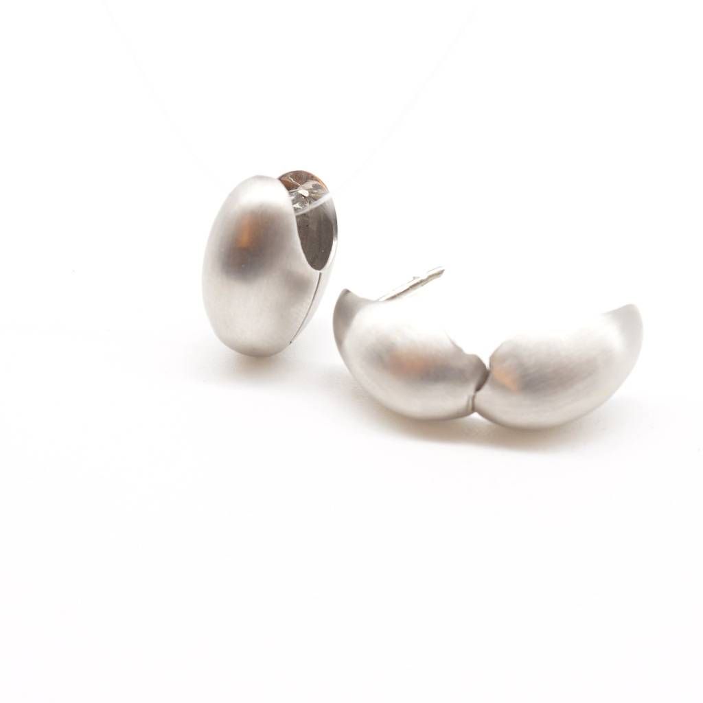 Boccole ovali bombate satinate in Oro Bianco