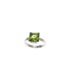 Solitaire Ring with 7.7mm Carrè Peridot on White Gold