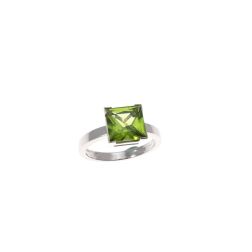 Anello Solitario con Peridoto Oro Bianco