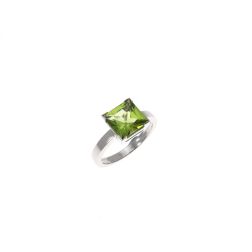 Solitaire Ring with 7.7mm Carrè Peridot on White Gold
