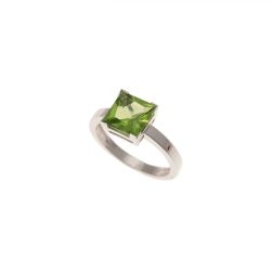 Anello Solitario con Peridoto Oro Bianco