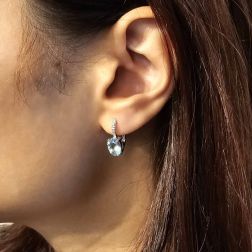 Orecchini monachella Acquamarina 9mm x 7mm e Diamanti foto indossata