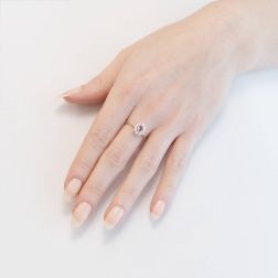 Anello Kate Zaffiro Rosa piccolo foto indossata