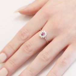 Anello Kate Zaffiro Rosa piccolo foto indossata