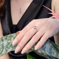 Kate ring Pink Sapphire poto of worn