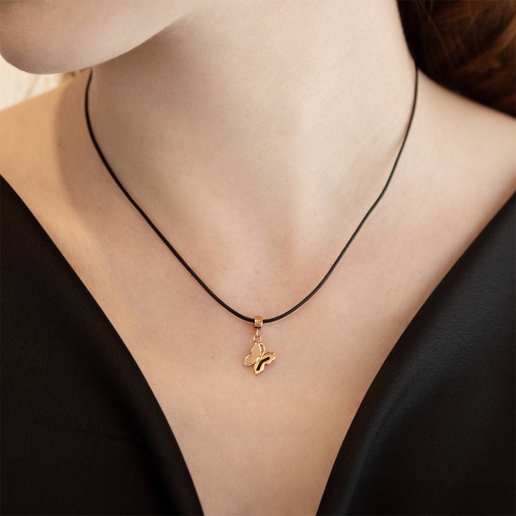 Ciondolo con doppio charm e placcatura in oro rosa 14k Farfalla rosa e citazione