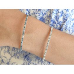 Bracciale Tennis Rigido Diamanti Bianchi e Blu foto indossata