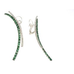 Orecchini Pendenti Curvi con Smeraldi e Diamanti in Oro Bianco