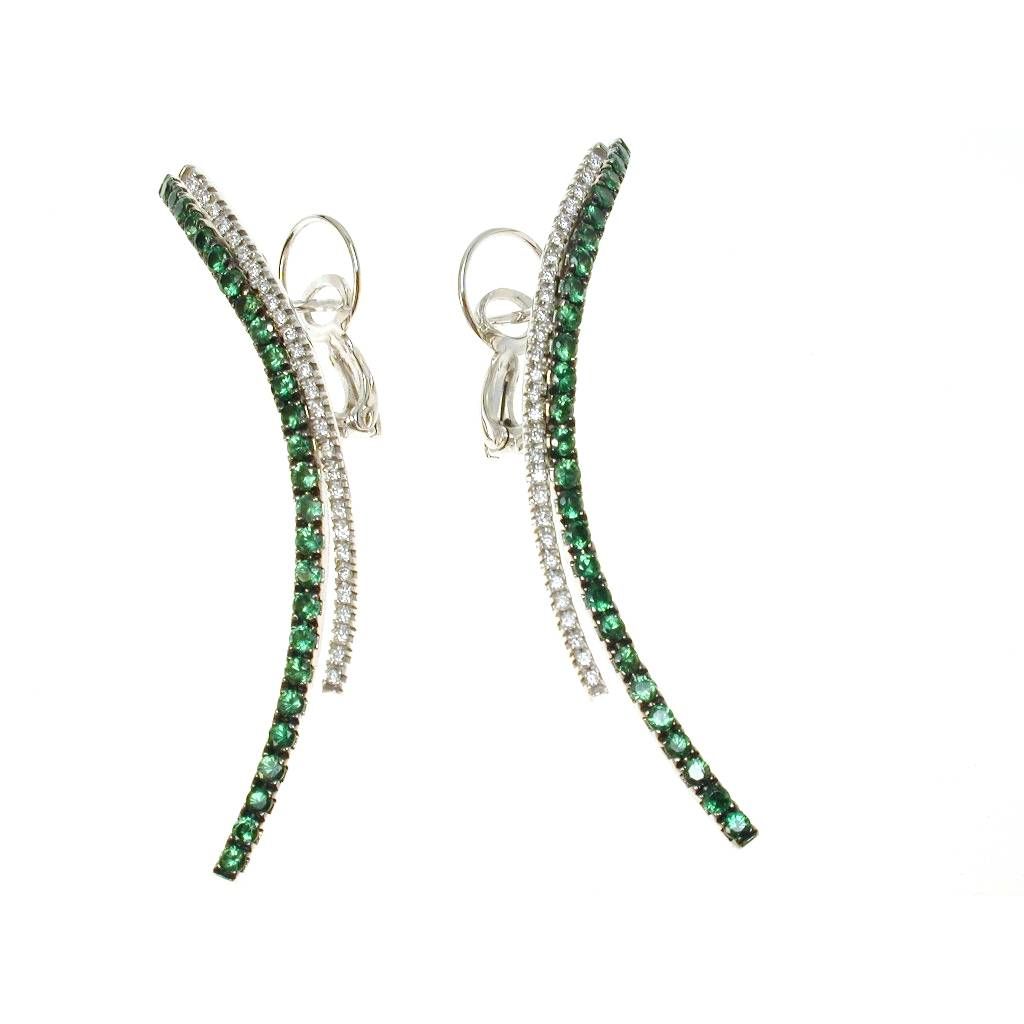 Orecchini Pendenti Curvi con Smeraldi e Diamanti in Oro Bianco