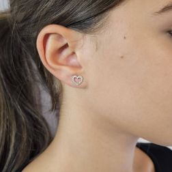 Orecchini cuore forato oro bianco e zirconi foto indossata