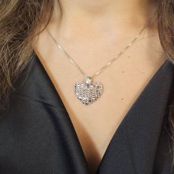 Ciondolo Cuore Bombato traforato oro Bianco foto indossata