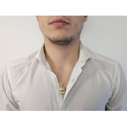 Ciondolo Leone lastra scatolata oro giallo foto indossata