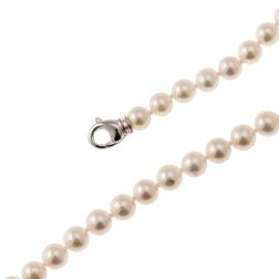 Akoya Pearl Necklace with lobster clasp with Diamonds in White Gold