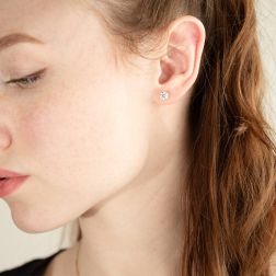 Foto Indossata Orecchini Solitari con 2 Diamanti da 0.80ct Certificati GIA foto indossata