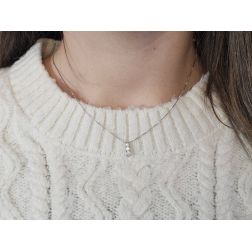 Girocollo Trilogy a Scalare in Oro Bianco foto indossata
