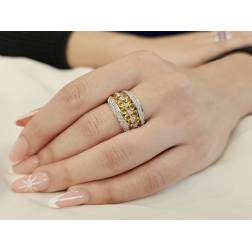 Anello Design a fasce con 14 Zaffiri Gialli e 58 Diamanti foto indossata