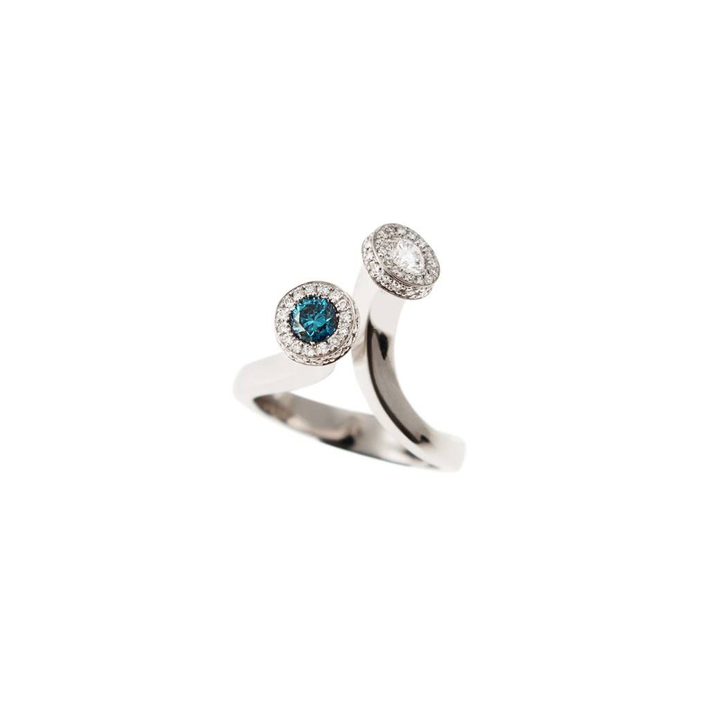 Anello Steli Diamanti e Diamante Blu in Oro Bianco