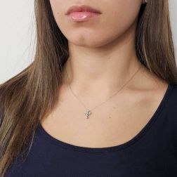 Girocollo Croce 6 Diamanti Circle Sfaccettati foto indossata