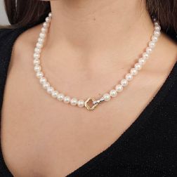 Collana Perle Akoya 7mm chiusura Fiore in Oro Bianco e Rosa foto indossata