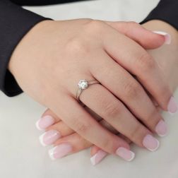 Solitario Band in Platino Diamante 0.93ct IGI foto indossata