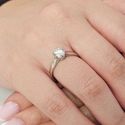 Solitario Band in Platino Diamante 0.93ct IGI foto indossata