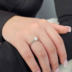 Solitario Band in Platino Diamante 0.93ct IGI foto indossata