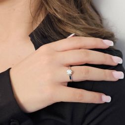 Solitario Band in Platino Diamante 0.93ct IGI foto indossata