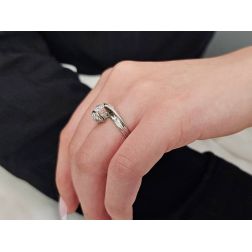 Anello Solitario Contornato "Louvre" 0.76ct doppio Diamante in Platino foto indossata