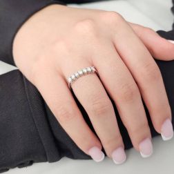 Veretta 7 Diamanti - Larghezza 3.5mm - Oro Bianco foto indossata