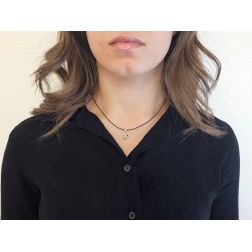 Ciondolo Pesciolino Animato Smaltato in Oro Giallo foto indossata