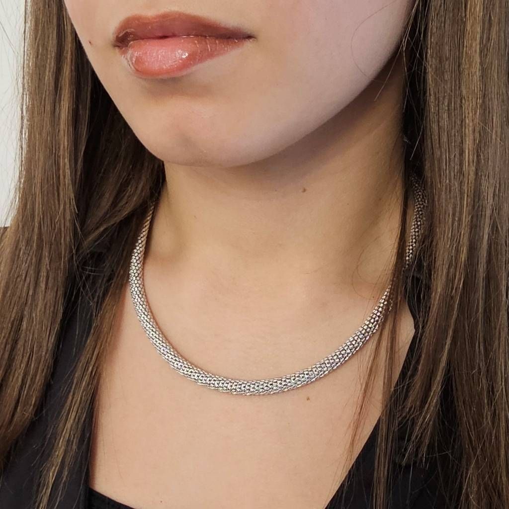 Photo of worn Semi-rigid Necklace 43cm Korean Mesh in White Gold