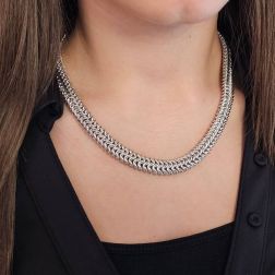 Photo of worn Semirigid large necklace 46cm in White Gold