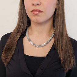 Girocollo largo Semirigido 46cm in Oro Bianco foto indossata