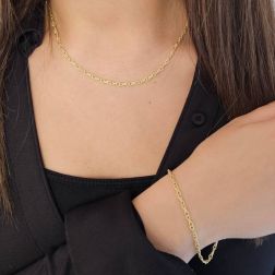 Collana Girocollo 40cm Maglia Infinito a filo Rigato in Oro Giallo foto indossata