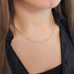 Collana Girocollo 40cm Maglia Infinito a filo Rigato in Oro Giallo foto indossata