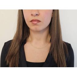 Collana Girocollo 40cm Maglia Infinito a filo Rigato in Oro Giallo foto indossata