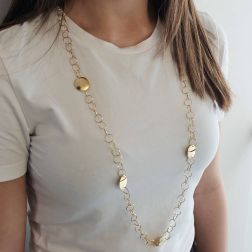 Photo of worn Laccio Necklace 93cm Chain Circles with Polished and Satin Plates