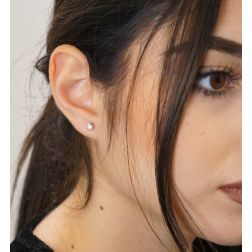 Photo of worn SINGLE Earring Solitaire Sparkle Diamond 0.16ct