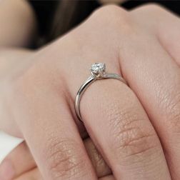 Solitario "Love Panarea" Diamante GIA da 0.30ct Platino foto indossata