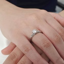 Photo of worn Solitaire "Blossom" 0.72ct GIA Diamond Platinum