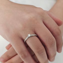 Photo of worn Solitaire "Bridge" 0.19ct GIA Diamond Platinum Signature Edge