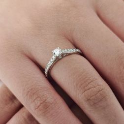 Photo of worn Solitaire "Bridge" 0.19ct GIA Diamond Platinum Signature Edge