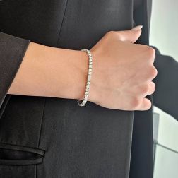 Photo of worn Tennis bracelet 17cm x 4mm with 47 diamonds on a platinum setting